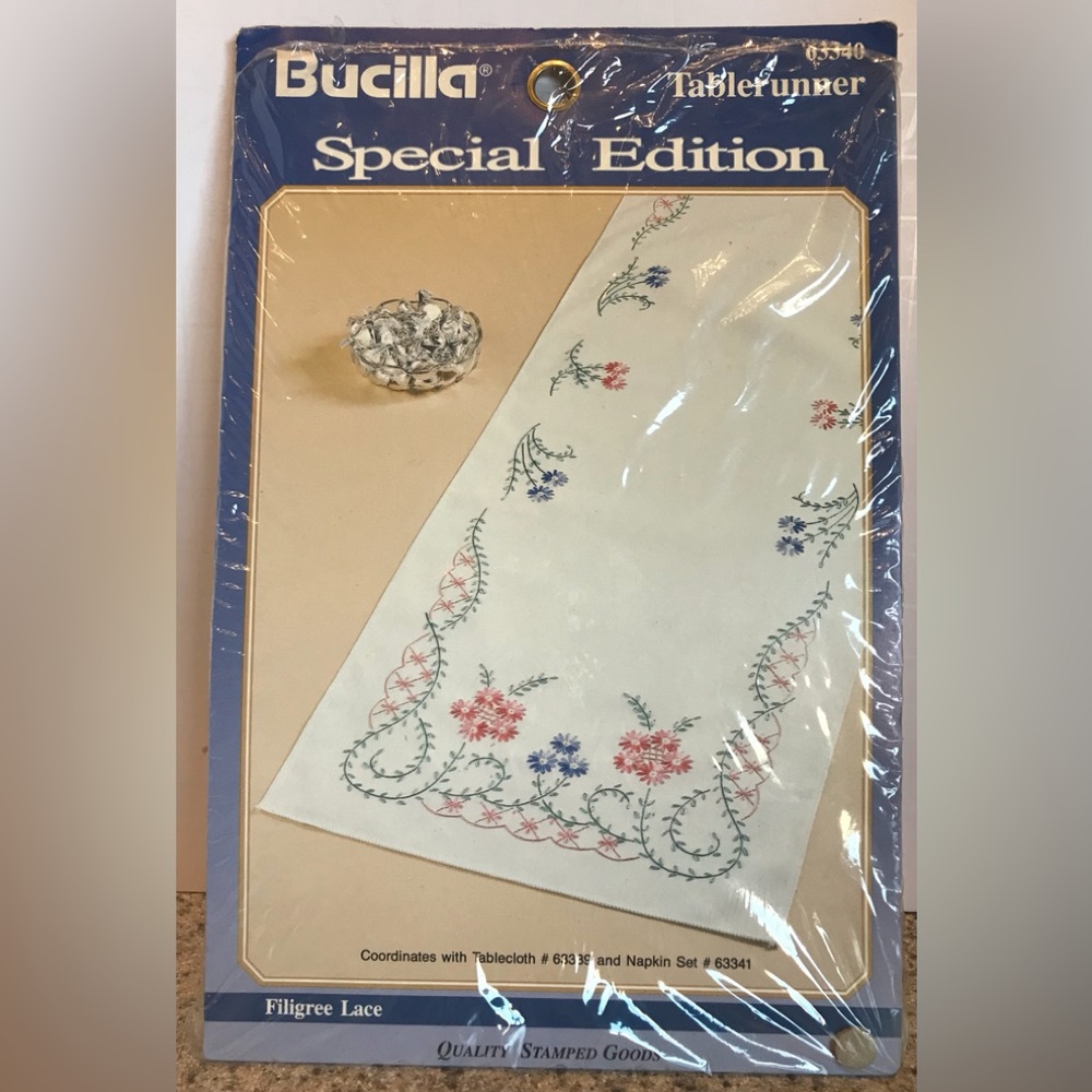 BUCILLA SPECIAL EDITION Cross Stitch FILIGREE LACE TABLERUNNER 63340.